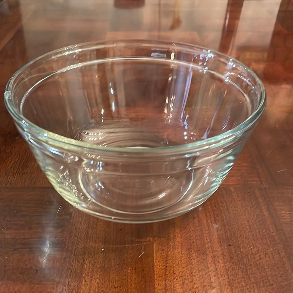 Anchor Hocking 1.5 qt Clear Glass  Mixing Bowl